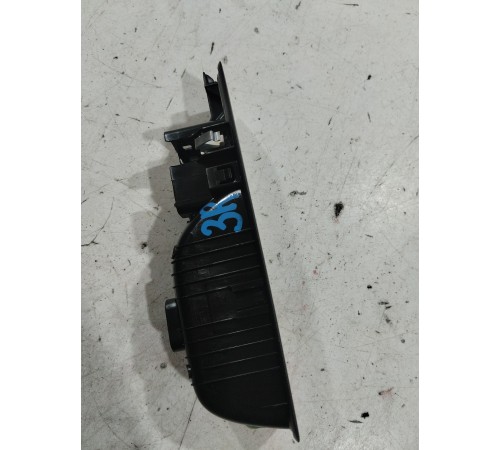 Накладка кнопки стеклоподъёмника (задняя правая)