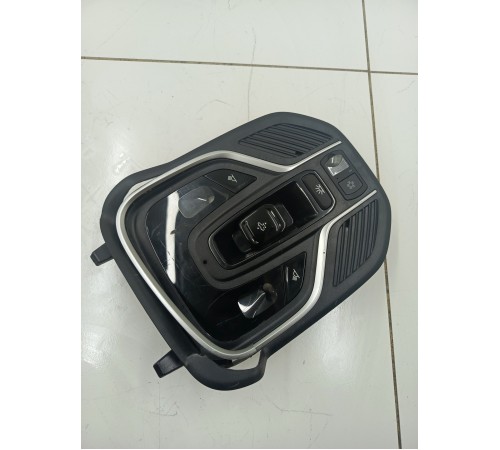 Плафон внутреннего освещения передний