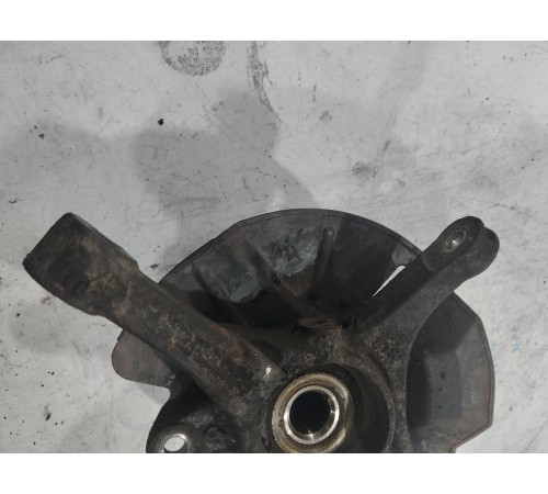 Кулак поворотный передний правый