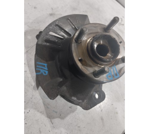 Кулак поворотный передний правый