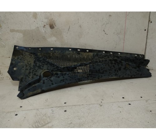 Решетка стеклоочистителя (планка под лобовое стекло)левая