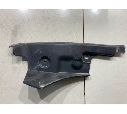 Водосток крышки багажника левый