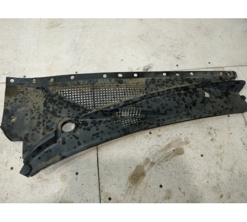 Решетка стеклоочистителя (планка под лобовое стекло)левая