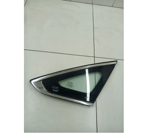 Глухое стекло заднее правое