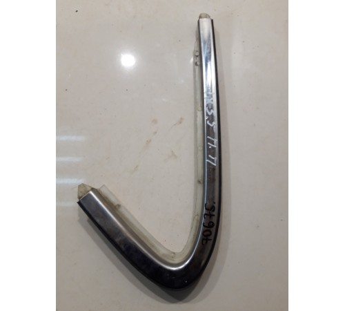 накладка стекла (передняя правая)