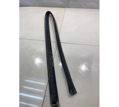 Уплотнитель двери (задний, правый)