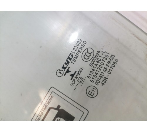 Стекло двери переднее левое