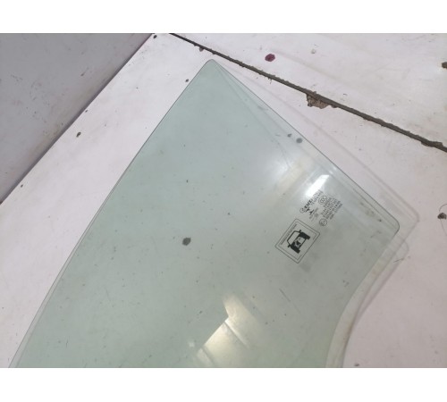 Стекло двери переднее левое