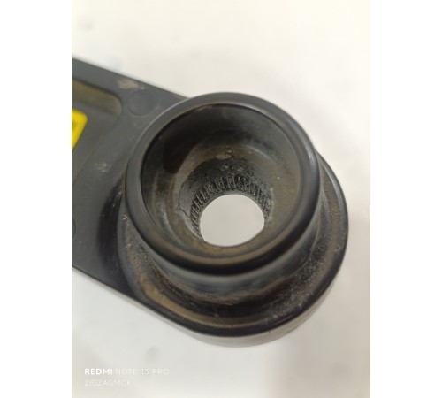 Поводок стеклоочистителя правый, пассажирский