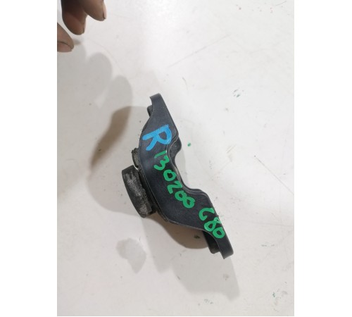 Кронштейн подушка радиатора правый