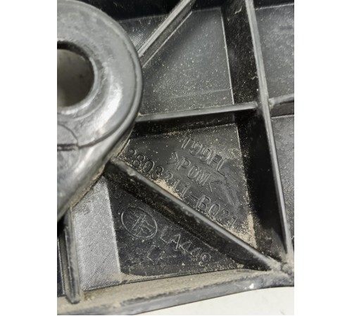 Кронштейн переднего бампера левый