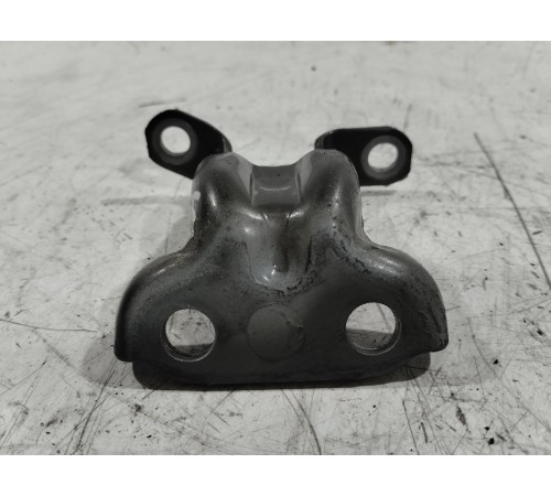 Петля двери(задняя правая верхняя)