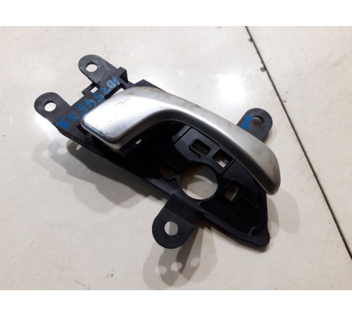 Ручка двери (задняя правая внутренняя)