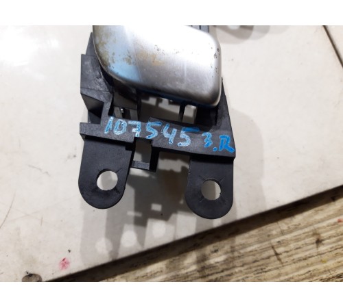 Ручка двери (задняя правая внутренняя)