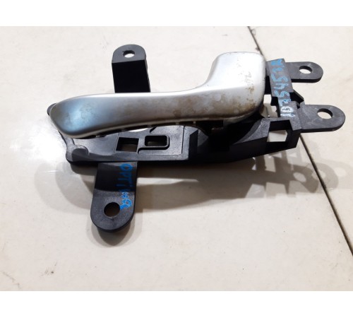 Ручка двери (задняя правая внутренняя)