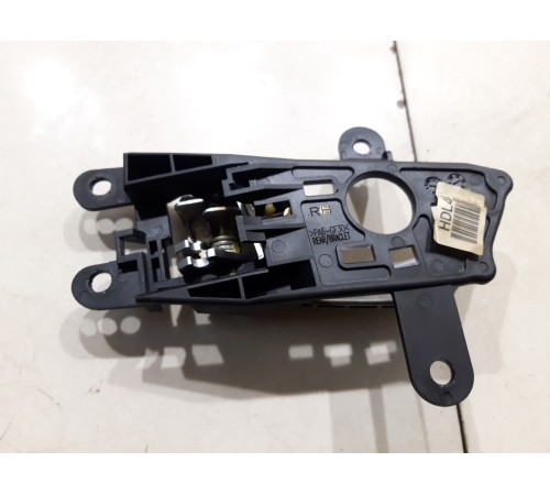 Ручка двери (задняя правая внутренняя)