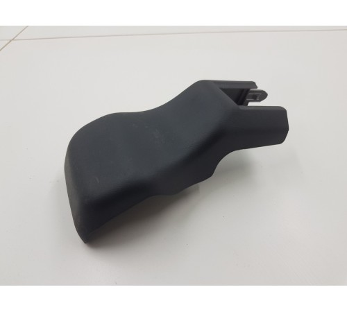 Заглушка крепления сиденья передняя правая