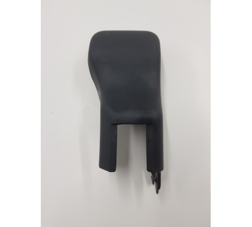 Заглушка крепления сиденья передняя правая
