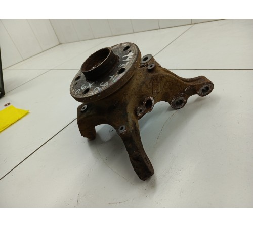 Кулак поворотный передний левый