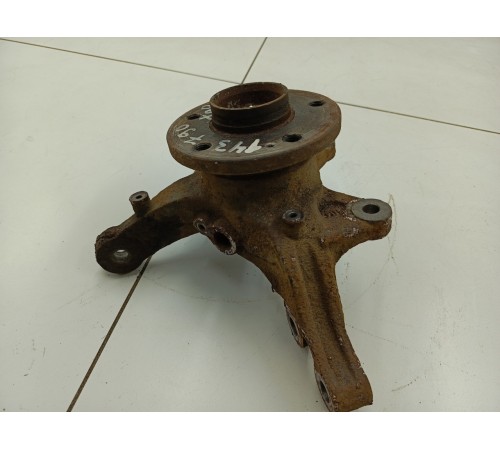 Кулак поворотный передний левый