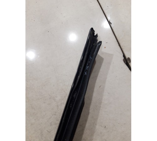 Уплотнитель стекла (задний правый наружный)