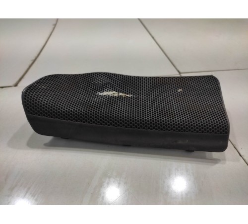 Накладка левой центральной стойки (с динамиком)