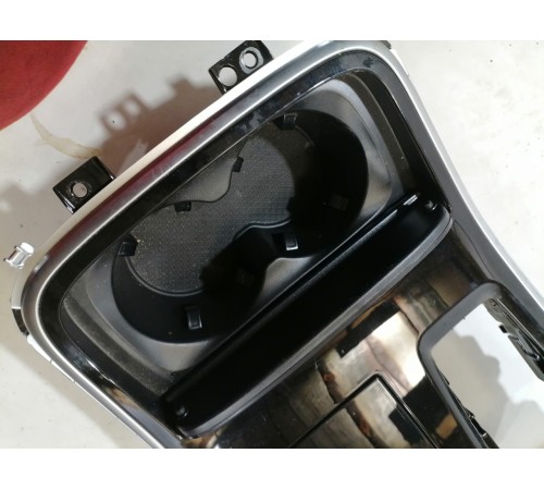 Накладка центральной консоли с подстаканником