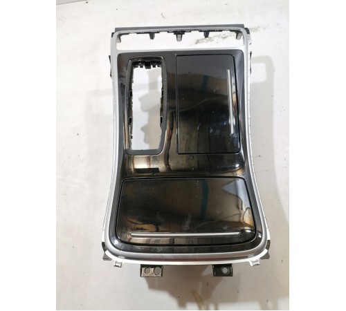 Накладка центральной консоли с подстаканником