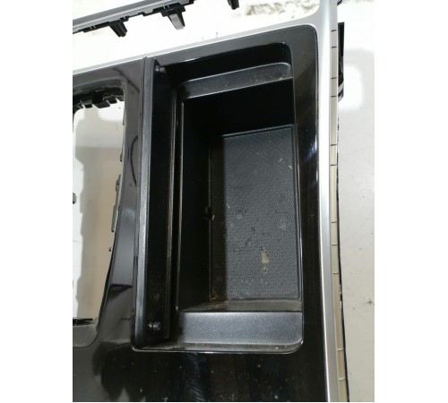 Накладка центральной консоли с подстаканником