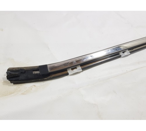 Уплотнитель стекла задний правый внешний