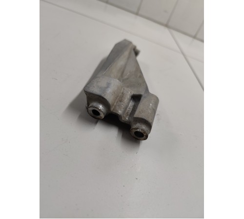 Кронштейн катализатора