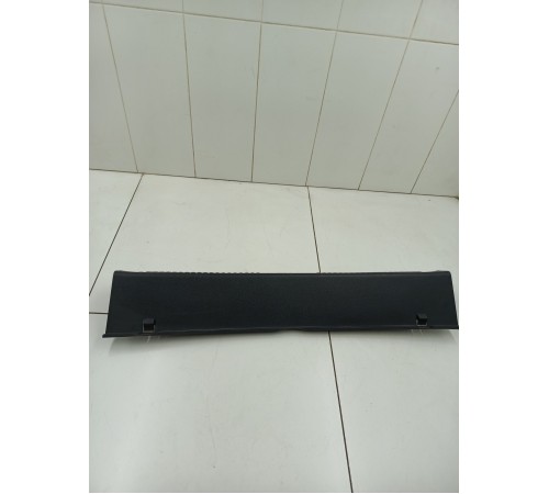 Накладка задней панели замка багажника