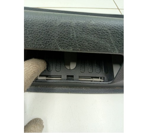 Накладка задней панели замка багажника