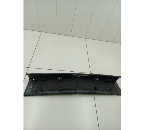 Накладка задней панели замка багажника