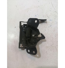 Замок капота