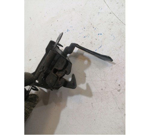 Замок капота