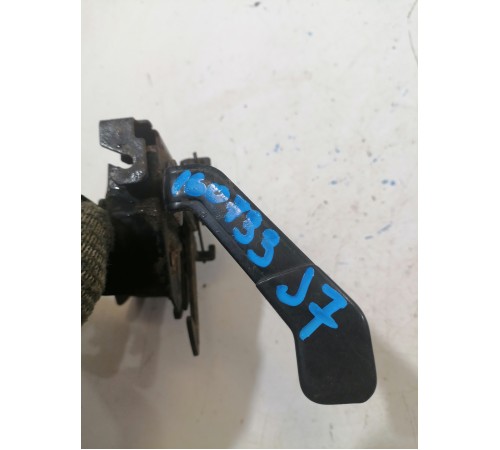 Замок капота