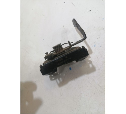 Замок капота