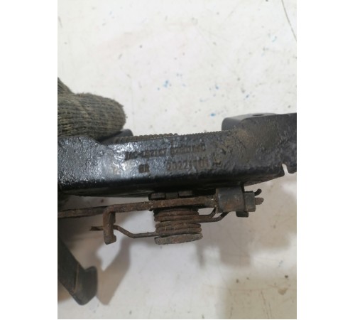 Замок капота