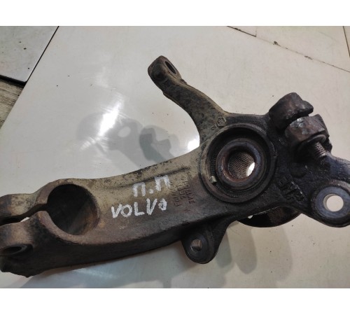 Поворотный кулак (передний, правый)