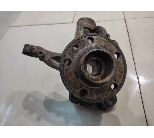 Поворотный кулак (передний, правый)