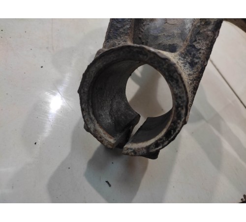 Поворотный кулак (передний, правый)