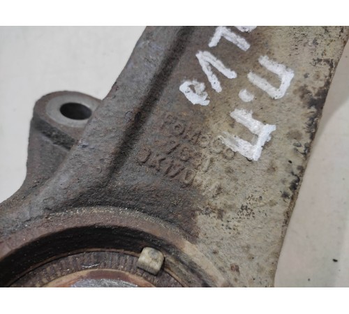 Поворотный кулак (передний, правый)