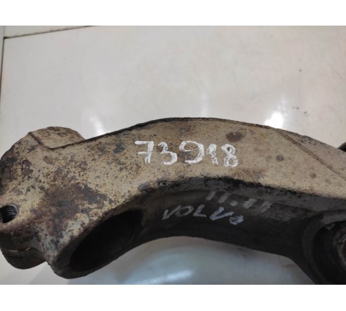 Поворотный кулак (передний, правый)