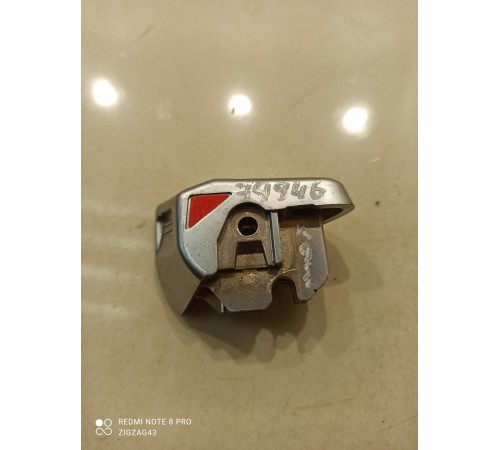 Фиксатор ручки блокировки двери(передний левый)