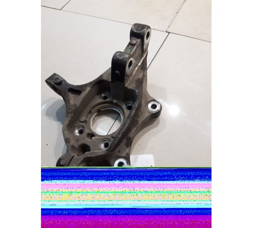 Кулак поворотный (передний левый)