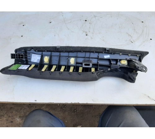 Боковина заднего сиденья (правая)