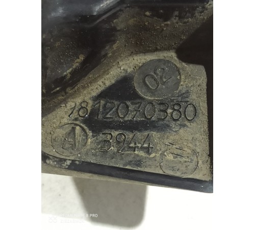 Кронштейн переднего бампера