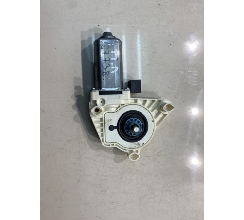 Моторчик стеклоподъемника (передний, левый)