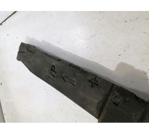  Уплотнитель крыла правый